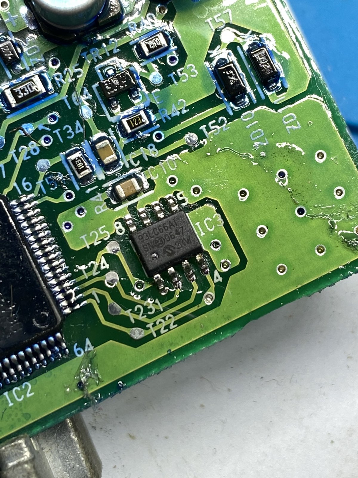 SmartTech EEPROM and advanced key-programming work — circuit board and specialist connections