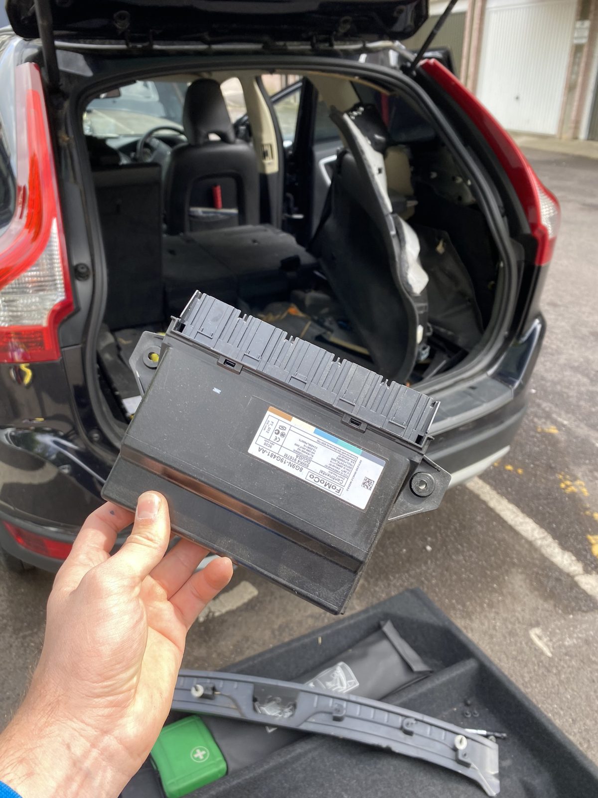 Volvo XC60 module repaired and coded in Hampshire by SmartTech Auto Locksmiths, key and business card held in front of the vehicle